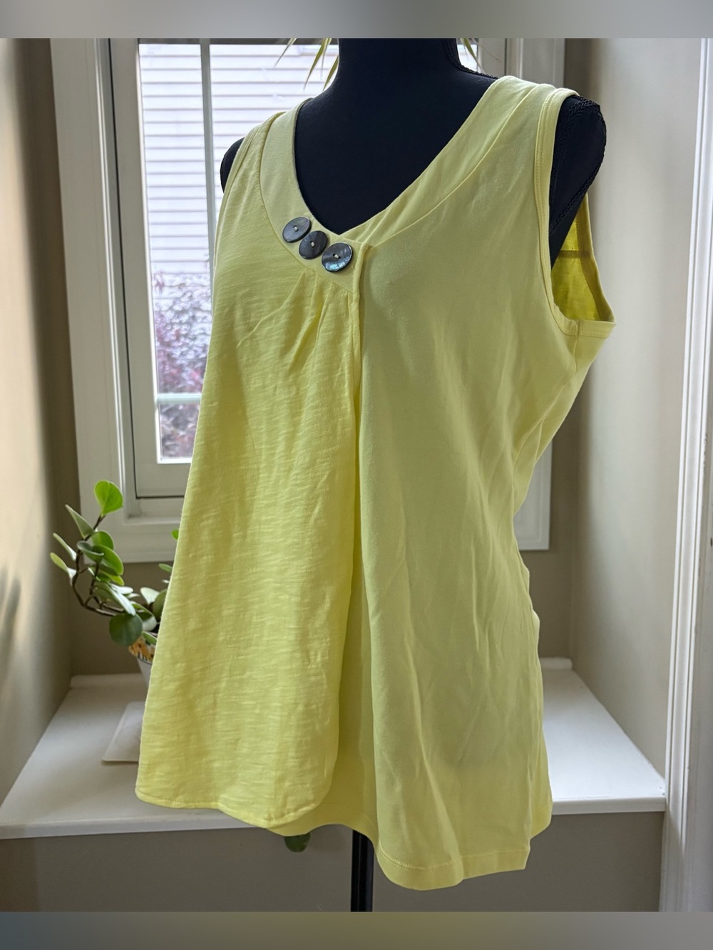 NWT NEON BUDDHA crossover tank with large decorative buttons in apple green Sz L